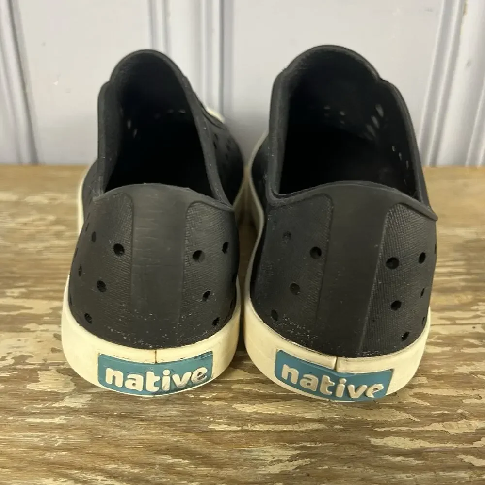 Native Jefferson Kids Junior Slip On Shoes Size J2 Black White Water Sneakers